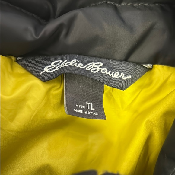 Eddie Bauer Men's Black Puffer Jacket - Picture 2 of 3